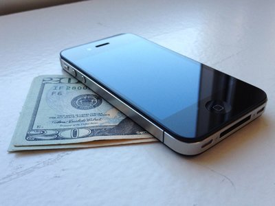 iphone-4s-and-money