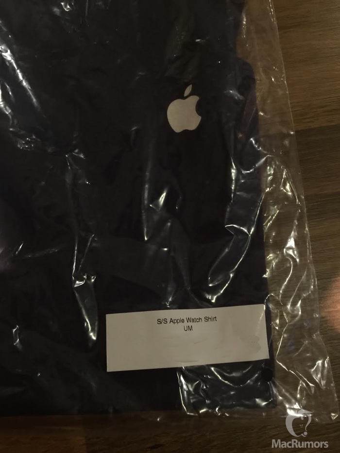 Apple Store employees receive new 