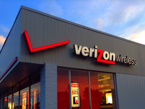 Verizon store sign