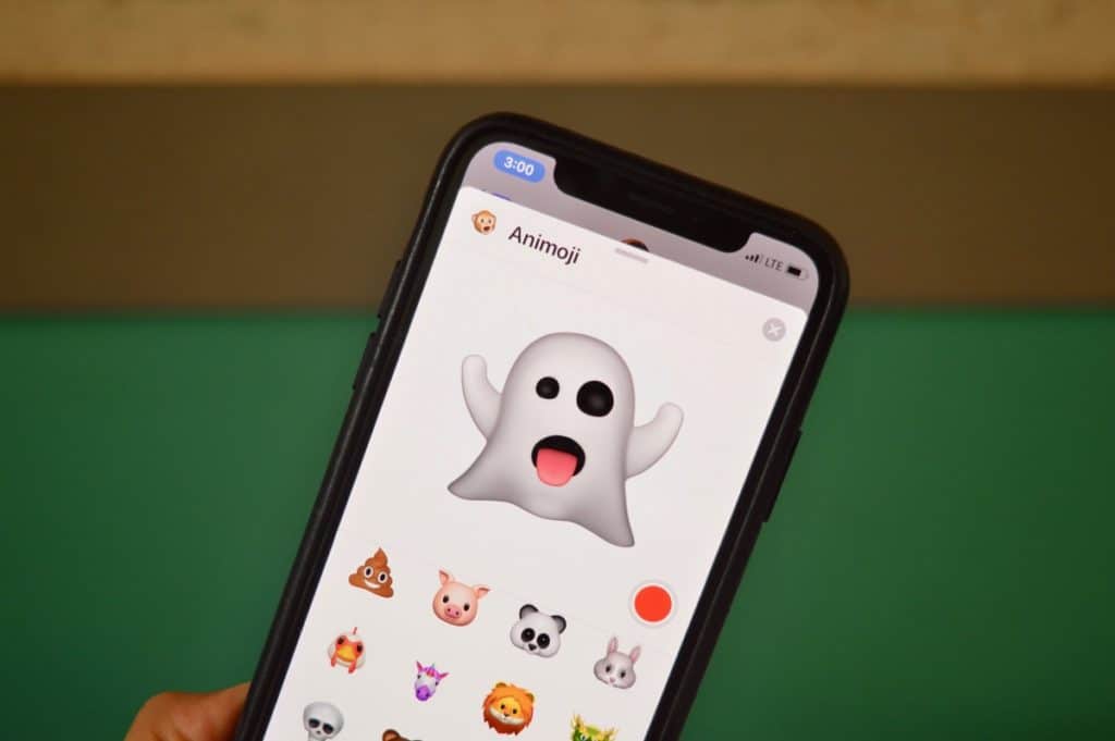 iOS 12 Ghost Animoji with Tongue Detection