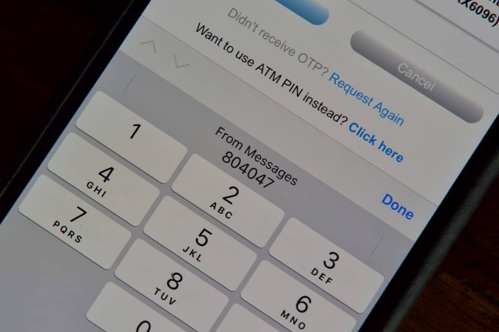 iOS 12 OTP SMS Autofil in QuickType Keyboard